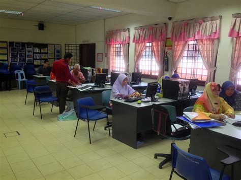 Seramai 21 orang pegawai daripada semua unit yang diketuai oleh encik abidin marjan telah melaksanakan pemantauan bermula jam 8.45 pagi sehingga.5.00 petang.objektif pemantauan. Blog Rasmi SK Seri Manjung, Perak, Malaysia: espkws