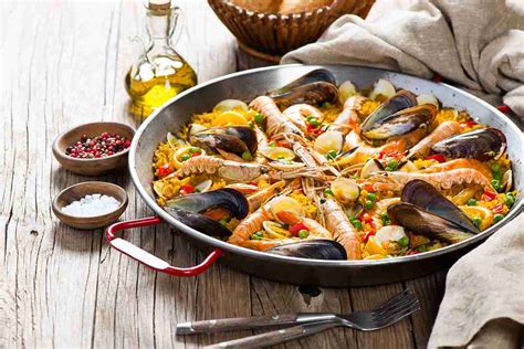Traditional Spanish Seafood Paella Getfish