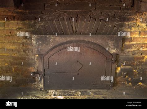 Medieval Bread Oven Hi Res Stock Photography And Images Alamy