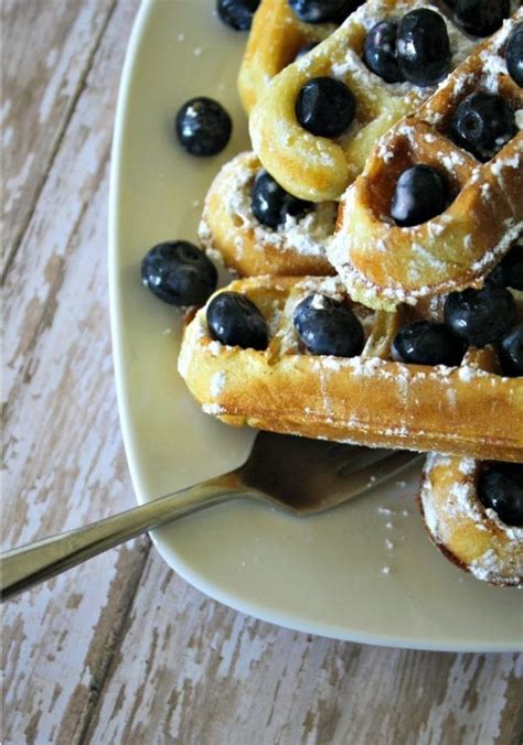 How many waffles does this waffle recipe make? Homemade Waffle Mix