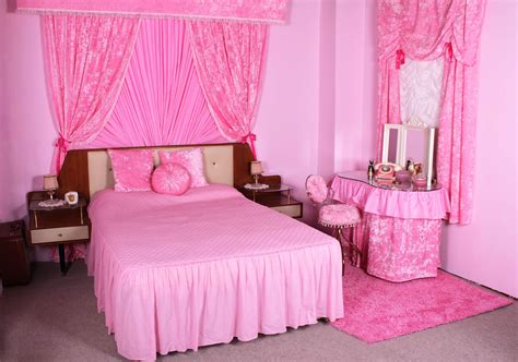 Therefore, for girls bedroom you ought to choose a perky and lively color scheme, one that will be appropriate to the theme of the interior and that will green and pink work great together, and are a perfect choice for a girl's bedroom. 50+ Pink Bedroom ideas for Little Girls 2020 UK - Round Pulse