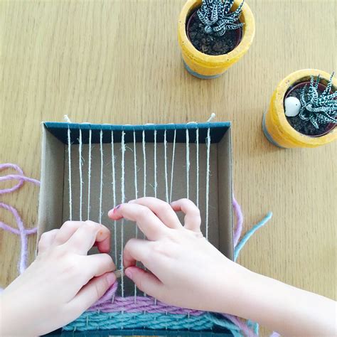 Diy Weaving Loom Made From A Shoe Box Weaving Loom Diy Weaving For