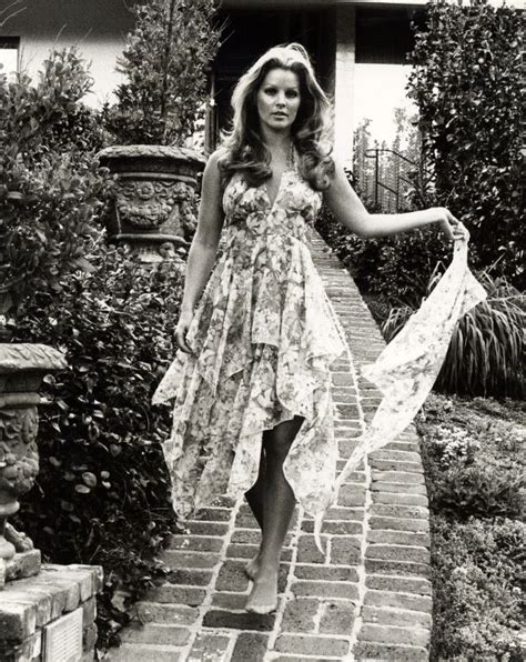 44 Glamorous Photoshoots Of Priscilla Presley At Her Beverly Hills Home 1975 ~ Vintage Everyday