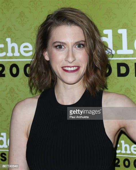 Eden Sher The Middle Photos And Premium High Res Pictures Getty Images
