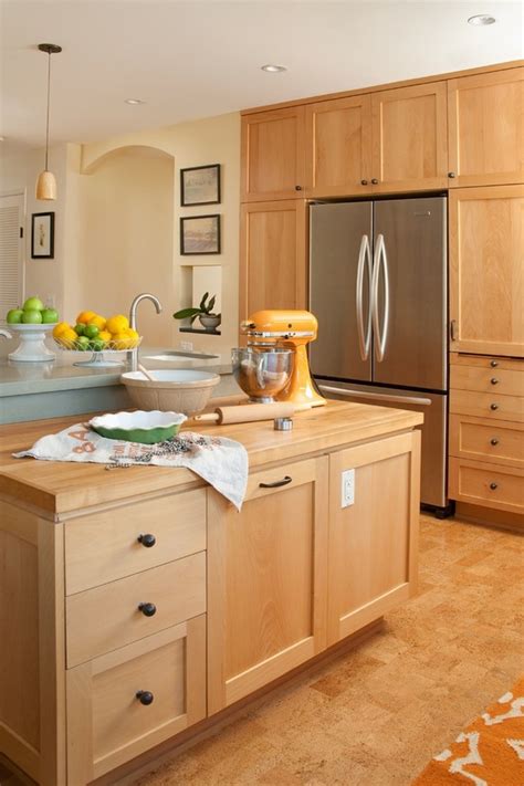 They are an investment for years. Inspiration Maple Cabinets A Good Choice For Elegant And ...