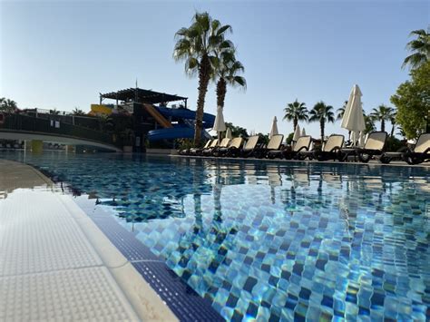 Antalya sidede hizmet vermekte olan crystal palace luxury resort spa kumköy sahilinin kristal görünümlü denizine sıfır konumda inşa edilmiştir. "Pool" Crystal Palace Luxury Resort & Spa (Colakli ...