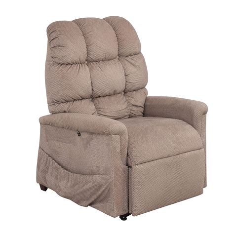 Golden lift chairs give those with mobility issues and the elderly the freedom to relax, read or watch tv in the comforts of their own home. 76% OFF - Golden Technologies Golden Technologies Cirrus ...