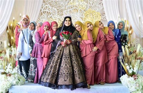 Tips Pilih Warna Baju Pengantin Untuk Nikah Dan Bersanding