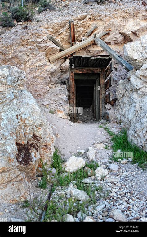 The Entrance To A Gold Mine Shaft Stock Photo Alamy