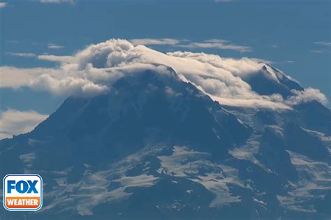 Mount Rainier Cloud Formation Sparks Panic That Volcano Will Erupt