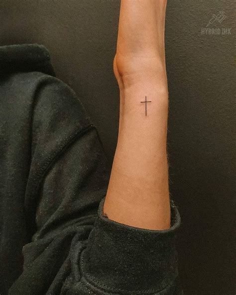 10 Best Dainty Cross Tattoo Ideas That Will Blow Your Mind Outsons