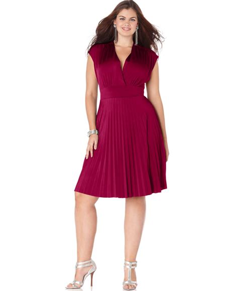 Soprano Plus Size Cap Sleeve Pleated Empire Dress In Red Burgundy Lyst