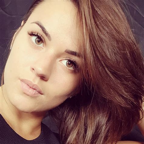 Model Victoria Alouquas Instagram Feed Does A Body Good Nsfw Bootymotiontv