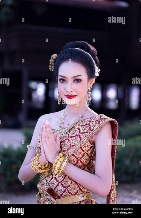 Beautyful Thai Woman Wearing Thai Traditional Clothing Beautiful Woman Thai National Costume