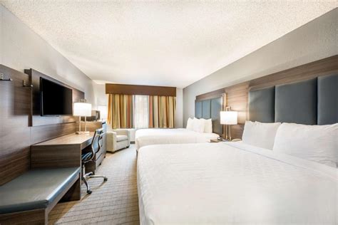 Queen Room With Two Queen Beds At Surestay Hotel By Best Western Seatac