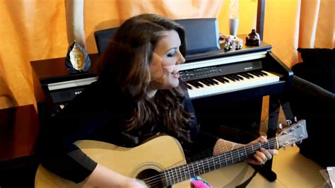 Highly Talented Female Singer Pianist Guitarist Dubai