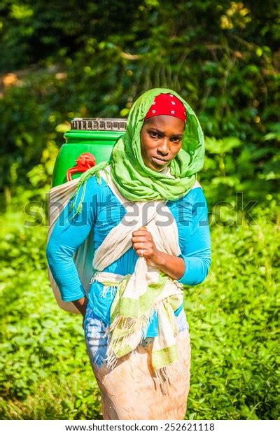 Omo Ethiopia September 20 2011 Unidentified Stock Photo 252621118