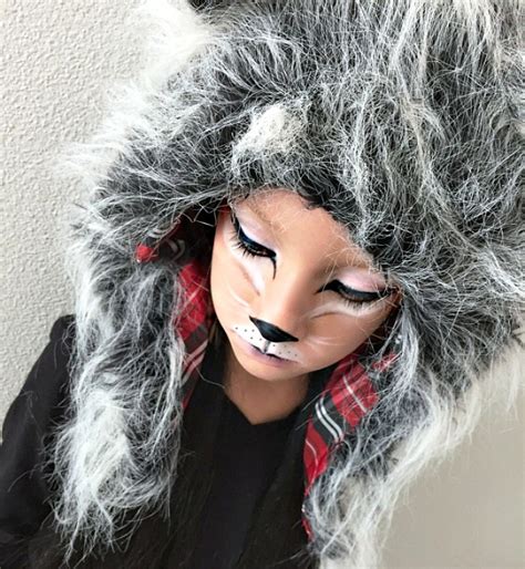 Further items can be purchased at your local drugstore for a reasonable price, giving you the opportunity to create a unique look without a lot of hassle or expense. 25 Awesome Looking Halloween Wolf Makeup Ideas - The WoW Style