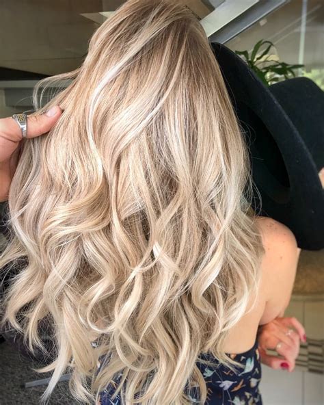 Champagne Hair Is Perfect For Summer Simplemost Champagne Hair Champagne Hair Color