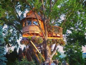 10 Gorgeous Tree Houses That Will Make You Want To Live In The Woods