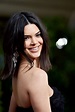 Activa | Kendall Jenner brilha na 'red carpet' dos Golden Globes