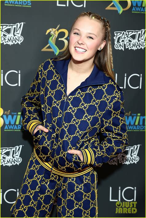 Full Sized Photo Of Jojo Siwa Wears Mac Cheese Box Outfit To Womens