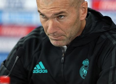 Après des adieux triomphants comme joueur en 2006, puis un premier départ du banc en mai 2018, cinq jours après avoir raflé un triplé inédit en ligue des champions, zidane quitte le real. Zinédine Zidane a quitté le Real Madrid ... oui mais après ? | VL Média