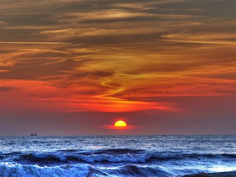 Blue Ocean Waves Red Clouds Sunset Horizon Wallpaper Hd