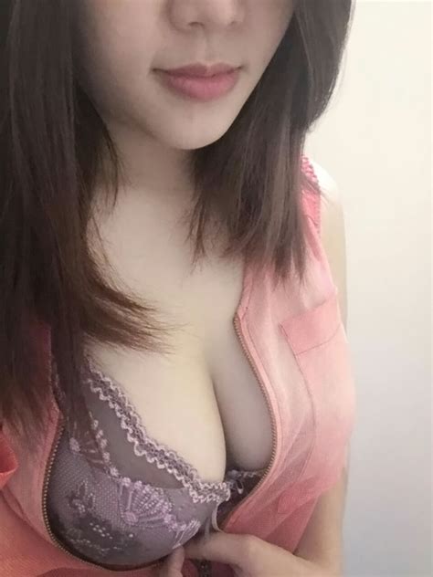 Foto Bugil Tante Cantik Pamer Toket Montok Dan Body Seksi Hot