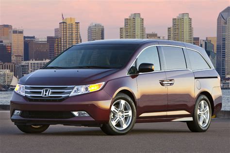 News, email and search are just the beginning. 2011-15 Honda Odyssey | Consumer Guide Auto
