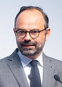 Premier ministre \pʁə.mje mi.nistʁ\ masculin (pour une femme on dit : Premier ministre français — Wikipédia