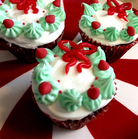 Nice display of scandinavian christmas cookies. Christmas Wreath Mini Cupcakes