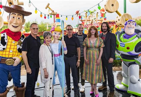Photos The Cast Of Toy Story 4 Visits Toy Story Land To Kick Off