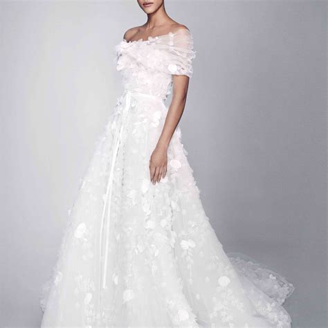 10 wedding dress trends from the spring 2022 bridal fashion week collections