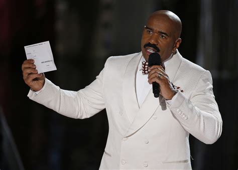 Steve Harvey Says He Still Has Armed Guards After Miss Universe Flub Chicago Tribune
