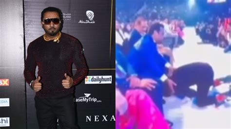 Iifa 2022 Yo Yo Honey Singh Bows Down At Ar Rahmans Feet Says Moment Of My Life India Tv