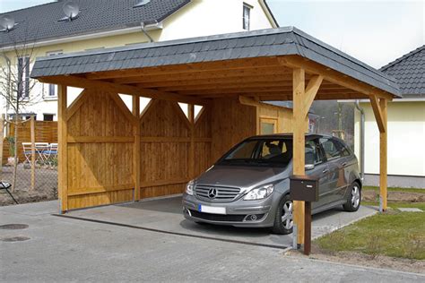 Our carport features a galvanized steel roof with horizontal panels, and an industrial steel frame that has been powder coated to resist corrosion and rust. Flat Roof Carport Designs