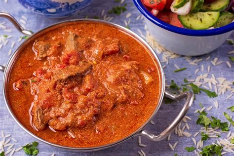 If you haven't tried it before, it's a great gateway into indonesian. Slow Cooker Beef Curry recipe - Hungry Healthy Happy