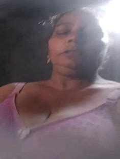 Horny Desi Bhabhi Showing Her Big Boobs And Pussy Des BP