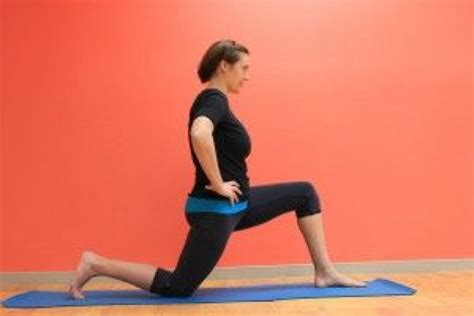 Psoas Stretching Lunge PsoasPain En 2020 Estiramiento Del Psoas