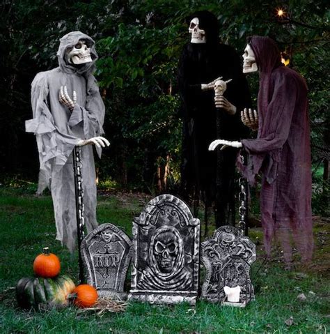 Transform Your Front Yard Into A Haunted Graveyard For Halloween