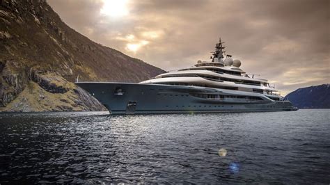 Another day, another reason that we must simply eat the rich. Amazon disclaims Jeff Bezos' ownership of 136m superyacht ...