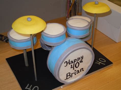 Le Petit Chef Rockin Drum Set Cake