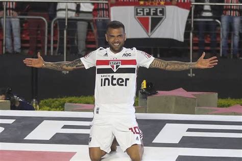 Reverse phone search, search a name SPNet - Daniel Alves reconstrói o São Paulo
