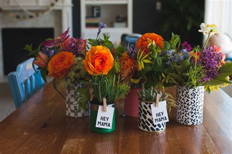 Perhaps the most popular flower for mother's day is the carnation, which comes in quite a few different colors. DIY MOTHER'S DAY FLOWER ARRANGEMENTS, VASES + FREEBIES