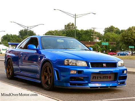 fast cars here the r34 gt r skyline