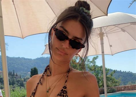 Emily Ratajkowski Shows Off Flawless Figure In New Photos — Shares