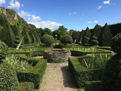 Daisy Summer Visits Abbey House Gardens Malmesbury