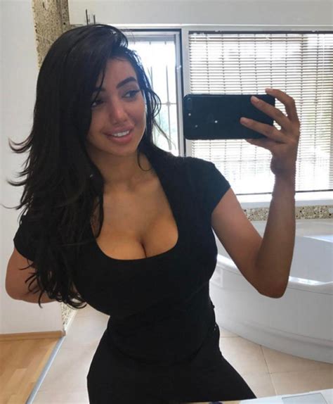 How Is Chloe Khan Famous These Breast Assets Have Something To Do With It Daily Star