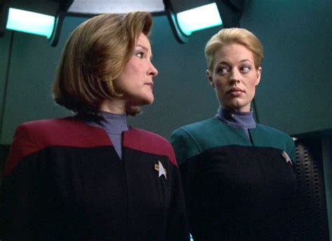 Captain Janeway And Seven Of Nines Relationship Was A True T Star